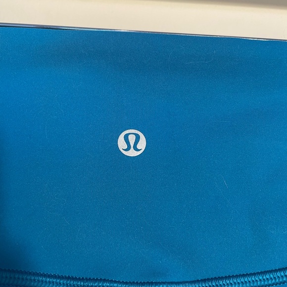 Lululemon Size 6 BUNDLE - Mastered Motion Cropped Tank and In Movement Shorts - Picture 9 of 11